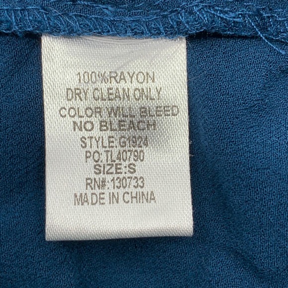 Umgee USA Women's Long Bell Sleeve V-Neck Tunic Top Teal Embroidered Floral Sz S - Picture 7 of 8